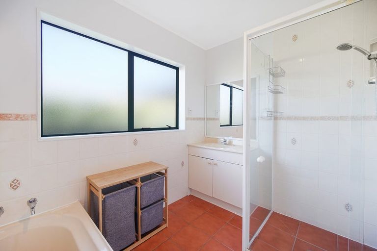 Photo of property in 14 Waimoko Glen, Swanson, Auckland, 0612