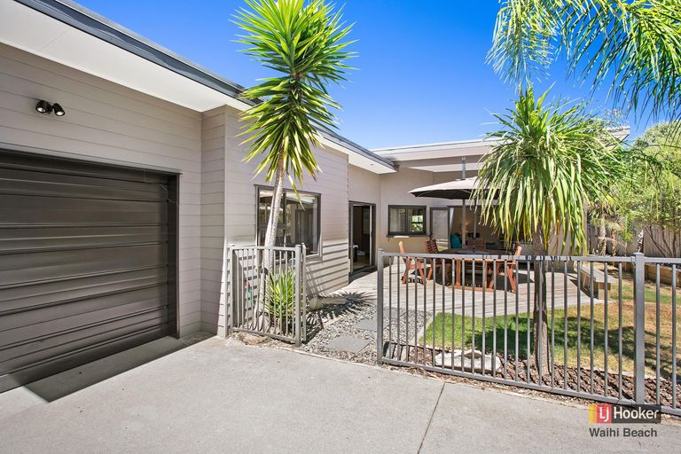 Photo of property in 10a Tuhua Place, Bowentown, Waihi Beach, 3177