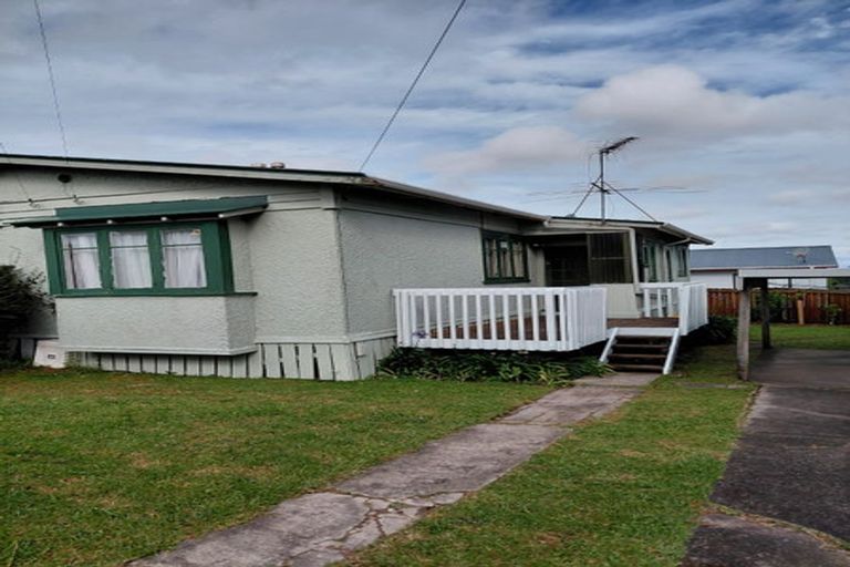 Photo of property in 1/12 Hinekohu Street, New Lynn, Auckland, 0600