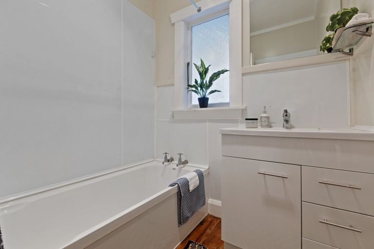 Photo of property in 22 Ngaio Street, Strandon, New Plymouth, 4312