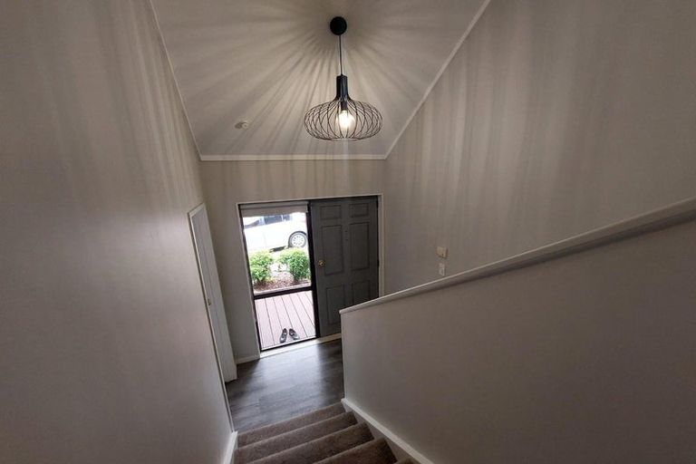 Photo of property in 2/70 Mirrabooka Avenue, Botany Downs, Auckland, 2010