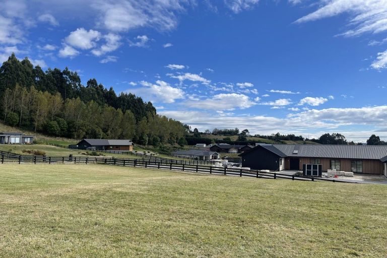 Photo of property in 17 Lochinvar Lane, Acacia Bay, 3385