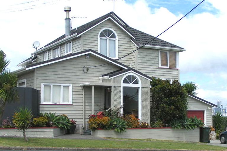 Photo of property in 1 Waimana Avenue, Northcote Point, Auckland, 0627