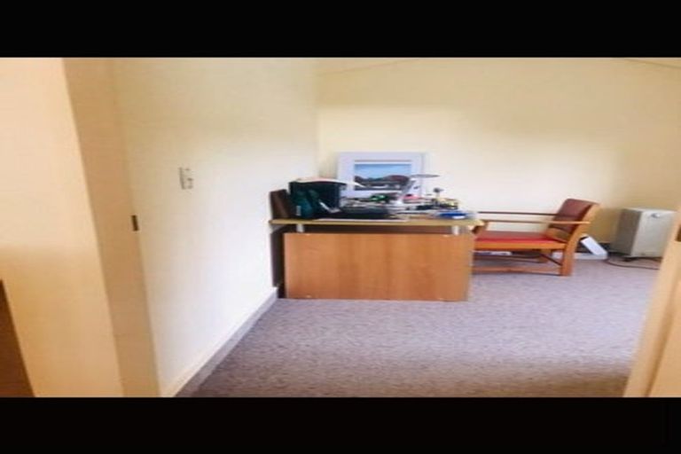 Photo of property in 370 Tararua Road, Levin, 5571