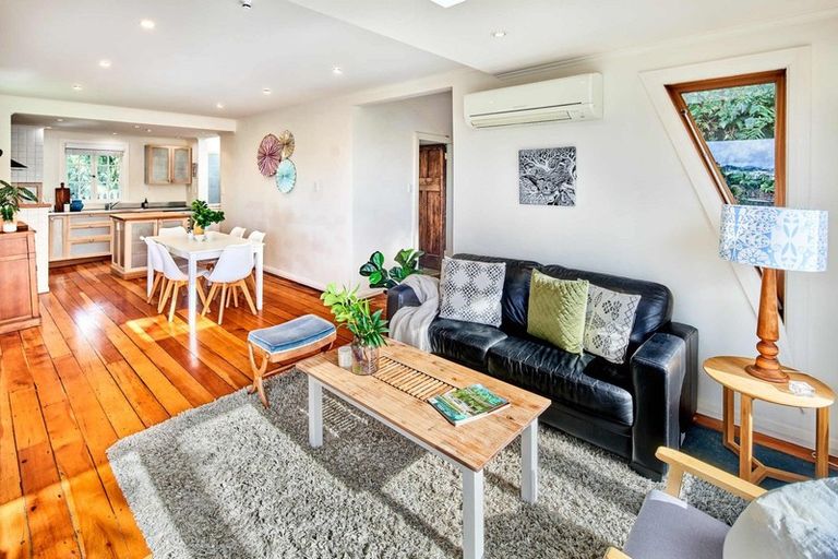 Photo of property in 9 Northland Road, Northland, Wellington, 6012