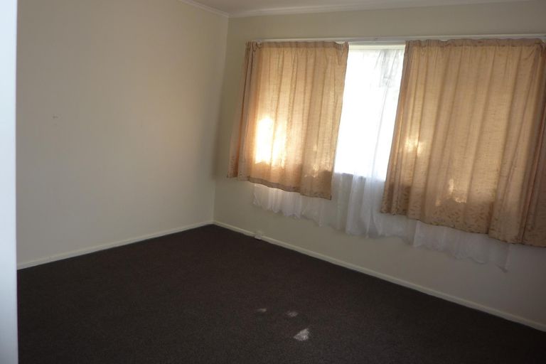 Photo of property in 12 Barrie Avenue, Papatoetoe, Auckland, 2025