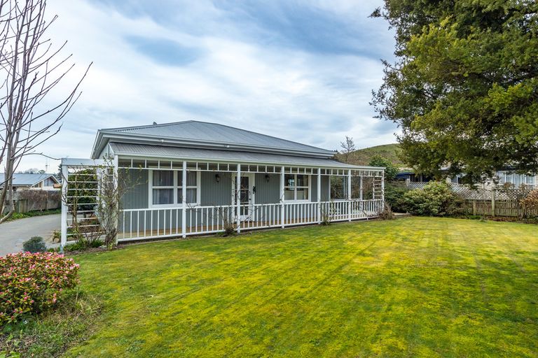 Photo of property in 16 Hislop Street, Geraldine, 7930