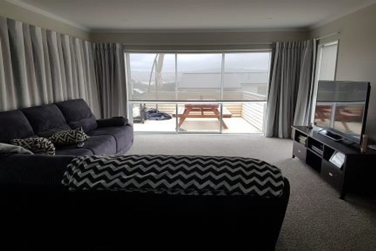 Photo of property in 7a Madeira Close, Whitby, Porirua, 5024