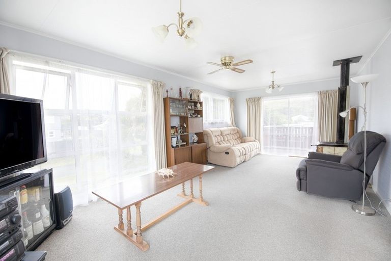 Photo of property in 5 Gillies Crescent, Waimarama, Havelock North, 4294