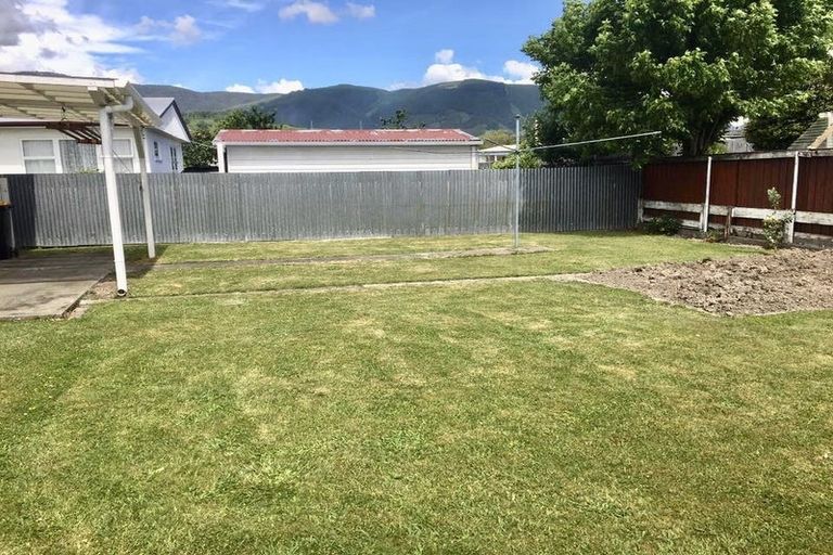 Photo of property in 50 Tennyson Crescent, Stoke, Nelson, 7011