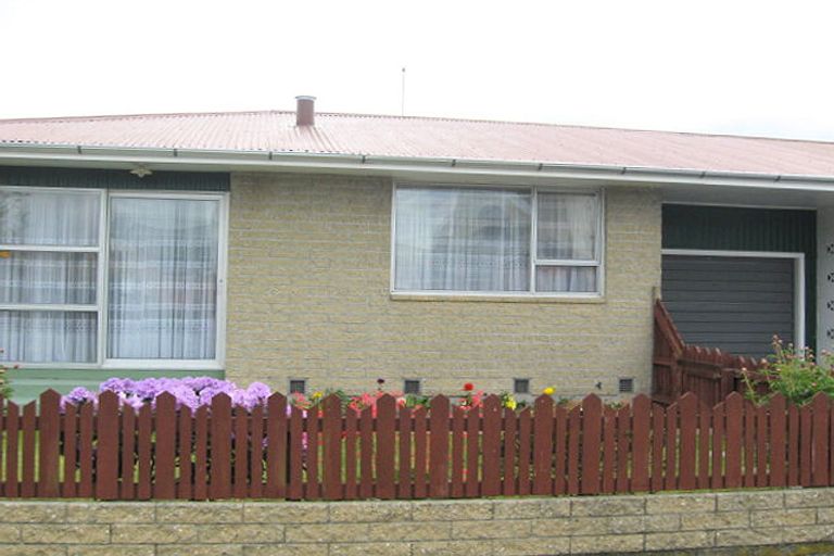 Photo of property in 3/2 Tuckers Road, Redwood, Christchurch, 8051