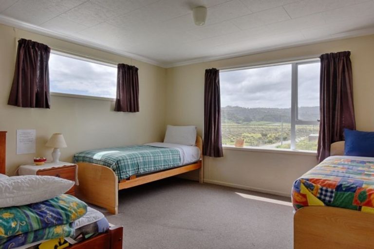 Photo of property in 529 Waikawa-curio Bay Road, Curio Bay, Tokanui, 9884