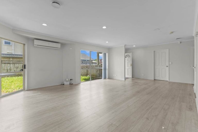 Photo of property in 3/8 Saints Court, Manurewa, Auckland, 2102