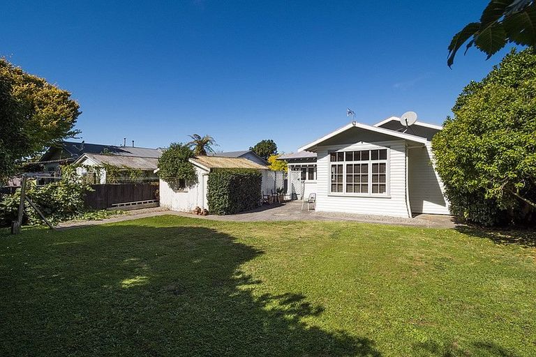 Photo of property in 17 Argyle Avenue, Takaro, Palmerston North, 4410
