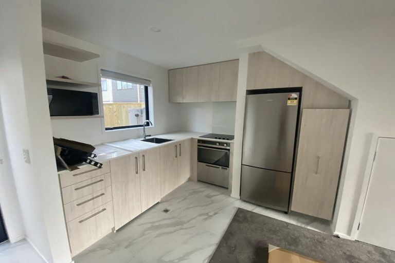 Photo of property in 3/216 Rosebank Road, Avondale, Auckland, 1026