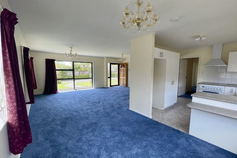 Photo of property in 15b Roberts Road, Te Atatu South, Auckland, 0610
