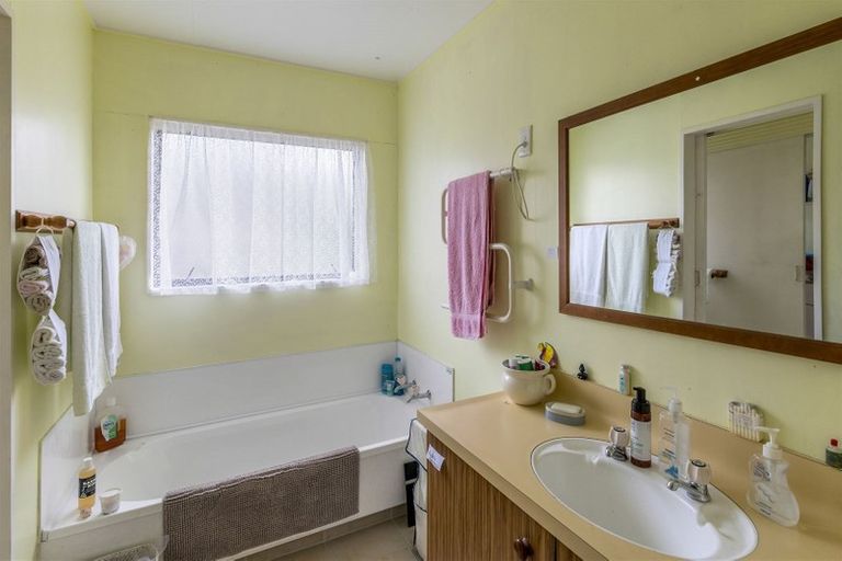 Photo of property in 6 Renata Road, Otaki, 5512