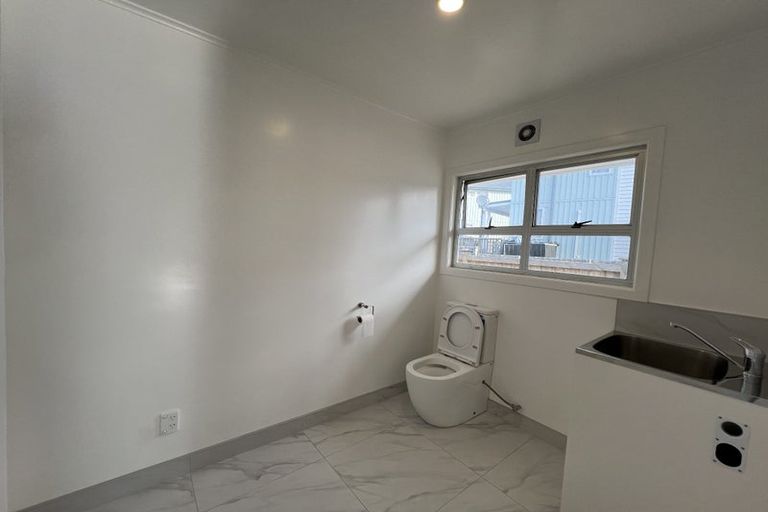 Photo of property in 31 Paton Avenue, Te Atatu South, Auckland, 0610