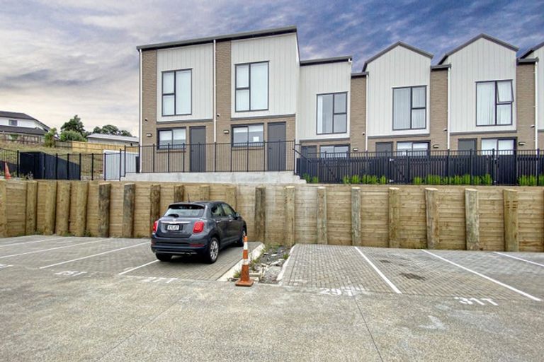 Photo of property in 27 Tukari Lane, Mangere Bridge, Auckland, 2022