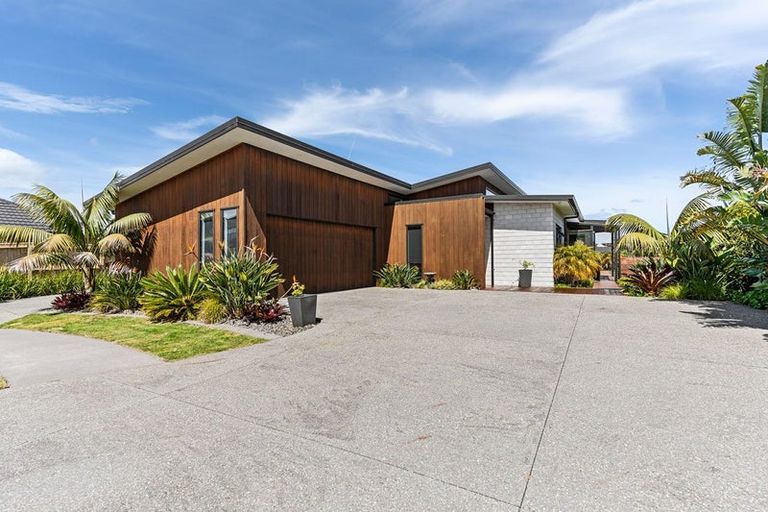 Photo of property in 14 Waitaha Place, Bell Block, New Plymouth, 4312
