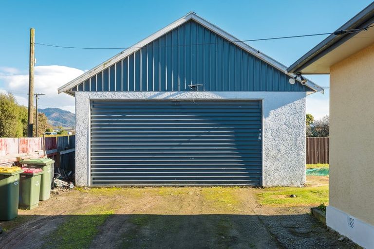 Photo of property in 15 Victoria Street, Waimate, 7924