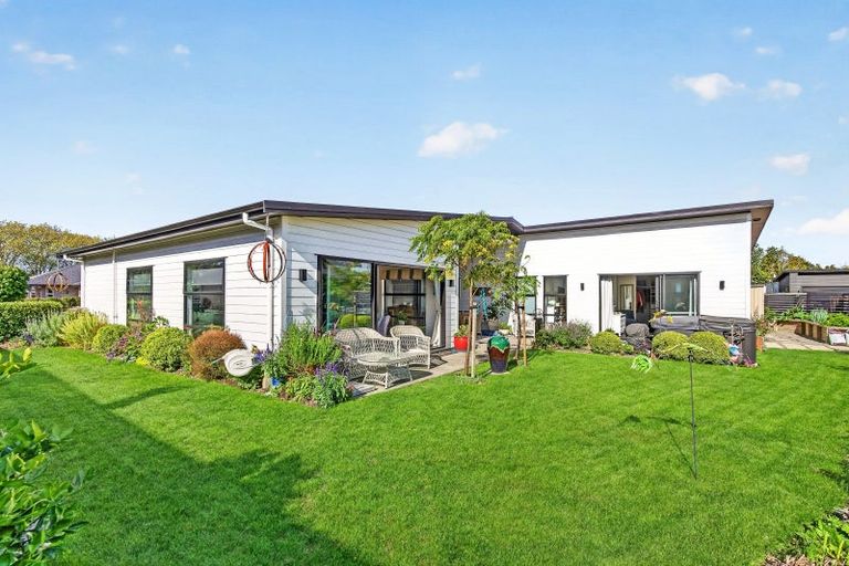 Photo of property in 5 James Kidd Place, Greytown, 5712