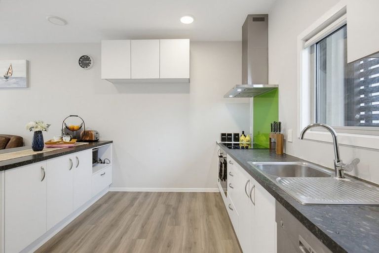 Photo of property in 25 Batchelor Street, Newlands, Wellington, 6037