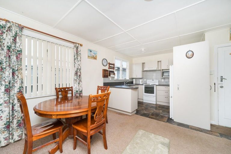 Photo of property in 14 Vernon Avenue, Takaro, Palmerston North, 4412