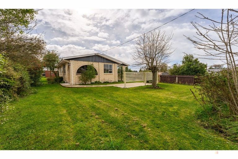Photo of property in 60 Timaru Road, Waimate, 7924