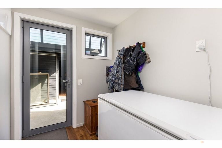 Photo of property in 84 Timaru Road, Waimate, 7924