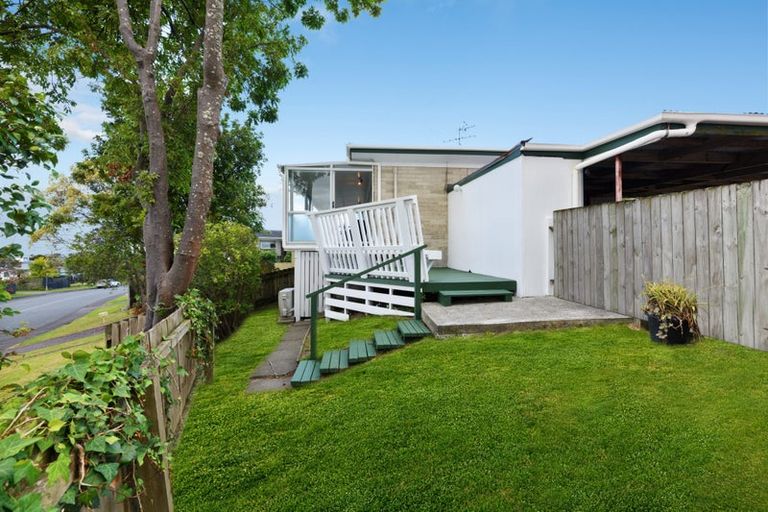 Photo of property in 1/1 Flagstaff Place, Massey, Auckland, 0614