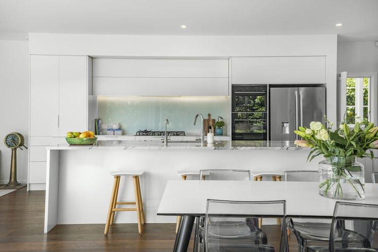 Photo of property in 23 Pukatea Street, Eastbourne, Lower Hutt, 5013