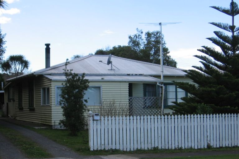 Photo of property in 13 Bell Street, Featherston, 5710