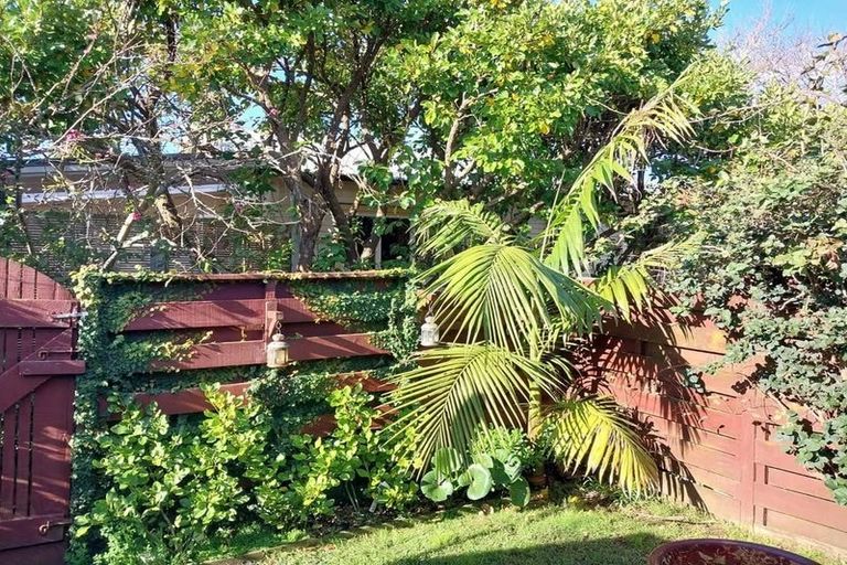 Photo of property in 1/54 Ngataringa Road, Devonport, Auckland, 0624