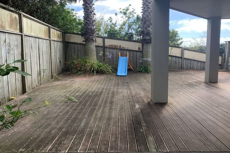 Photo of property in 2/19 Martin Crescent, Northcote, Auckland, 0627