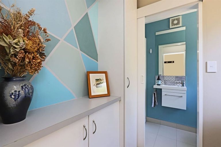 Photo of property in 2 Toop Street, Havelock North, 4130