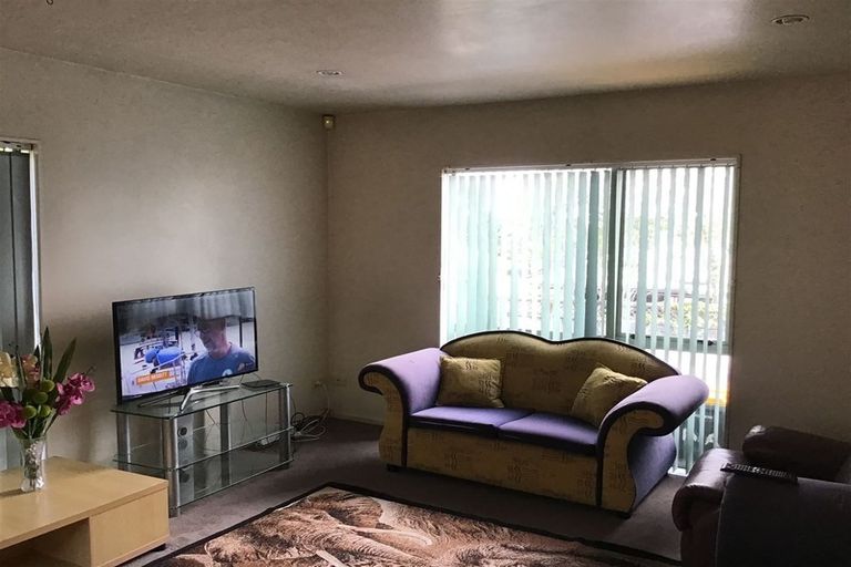 Photo of property in 101a Royal Road, Massey, Auckland, 0614