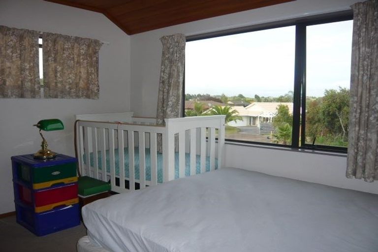 Photo of property in 18 Silhouette Way, Western Heights, Hamilton, 3200
