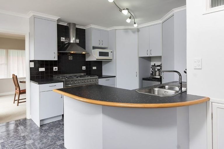 Photo of property in 42 Reeves Road, Pakuranga, Auckland, 2010