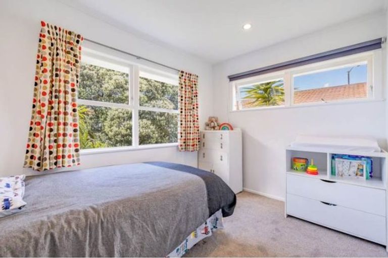 Photo of property in 37 Rosalind Road, Glenfield, Auckland, 0629