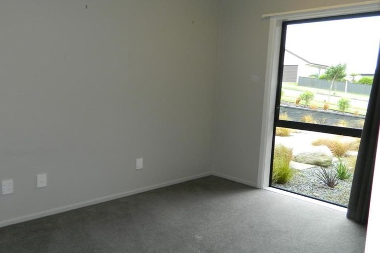 Photo of property in 123 Te Puia Drive, Aotea, Porirua, 5024