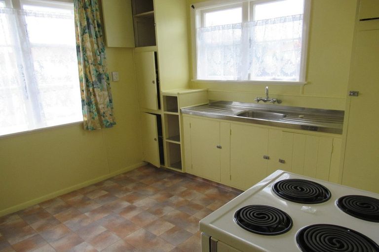 Photo of property in 13 Goldsmith Crescent, Levin, 5510