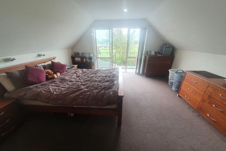 Photo of property in 18 Grimseys Road, Redwood, Christchurch, 8051