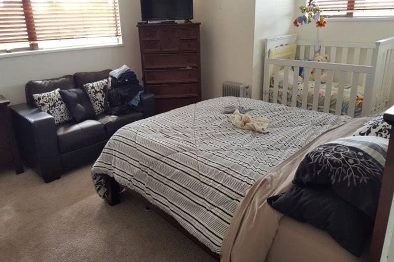 Photo of property in 2/13 Rapallo Place, Farm Cove, Auckland, 2012