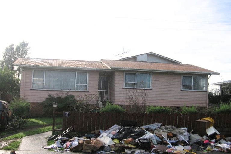 Photo of property in 112 Marne Road, Papakura, 2110
