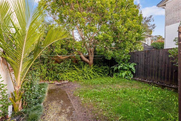 Photo of property in 5/24 Woodglen Road, Glen Eden, Auckland, 0602