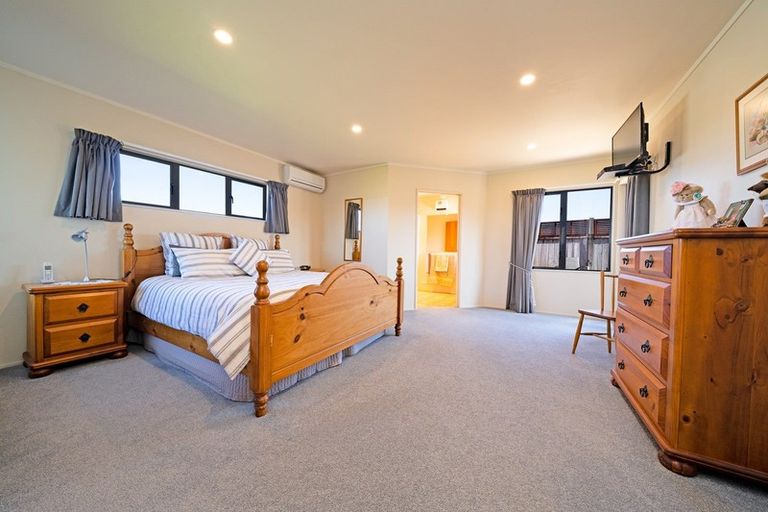 Photo of property in 16 Harris Place, Ngatea, 3503