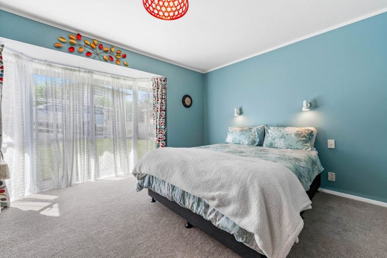 Photo of property in 2/30 Lagoon Way, West Harbour, Auckland, 0618