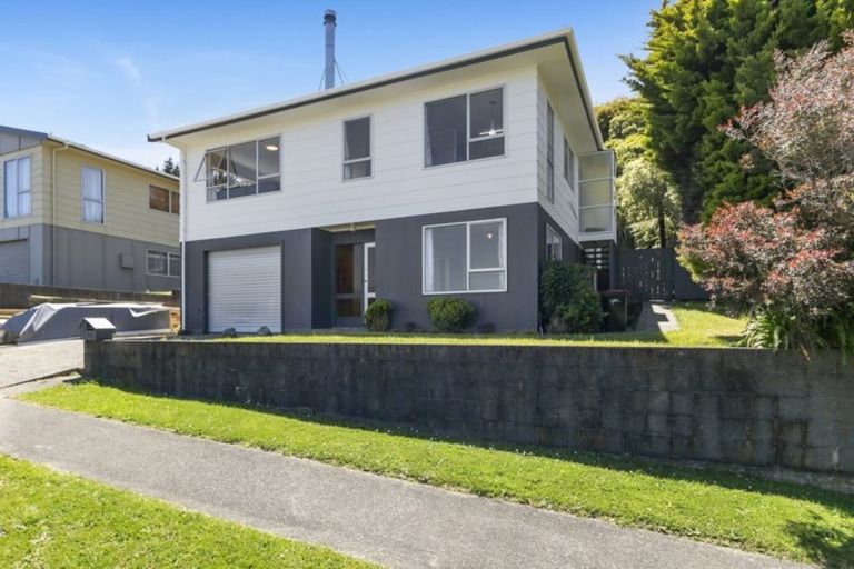 Photo of property in 14 Kaitangata Crescent, Kelson, Lower Hutt, 5010