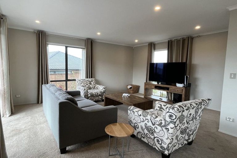 Photo of property in 2 Makaka Lane, Silverdale, 0932